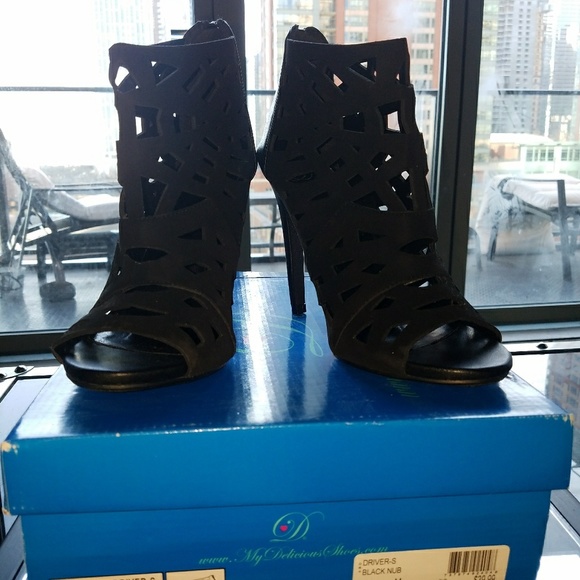 Heels - Picture 4 of 4